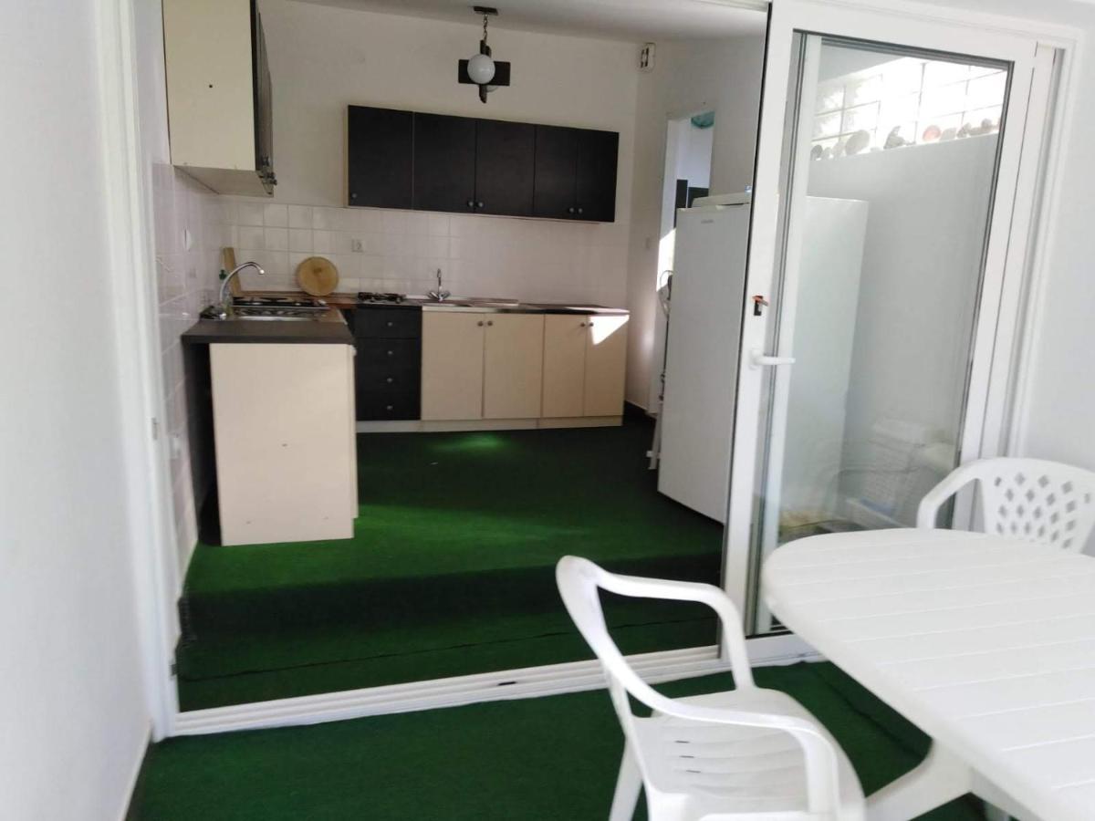 Apartments Free Parking Big Garden Peroj Ngoại thất bức ảnh