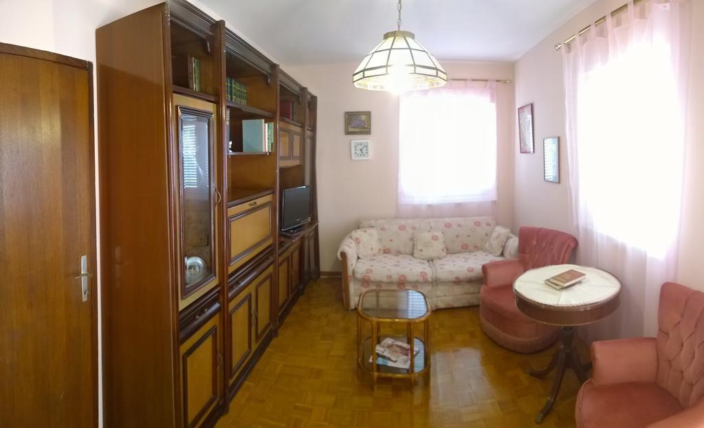 Apartments Free Parking Big Garden Peroj Phòng bức ảnh